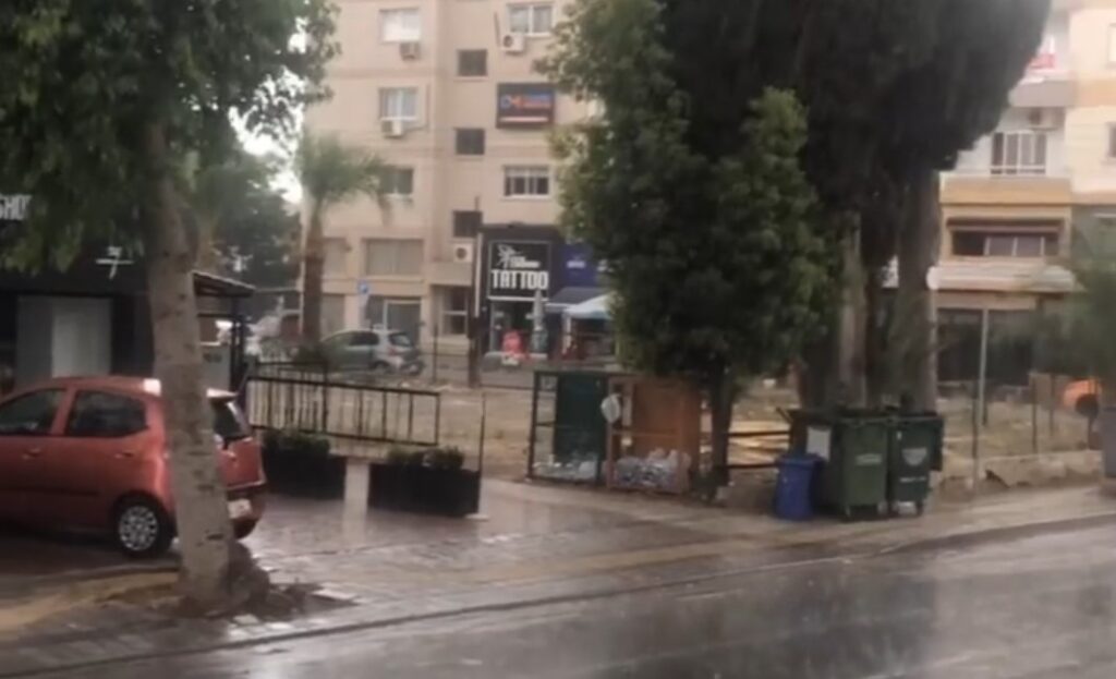 Lefkoşa bölgesinde sağanak yağmur etkili oldu