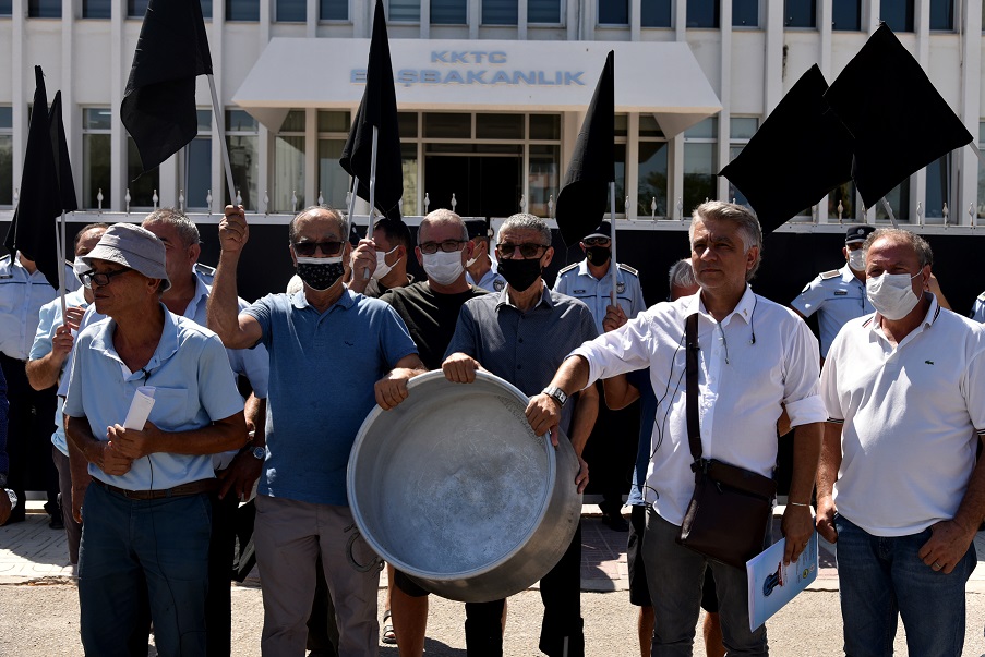 Esnaf örgütleri Başbakanlık önünde eylem yaptı