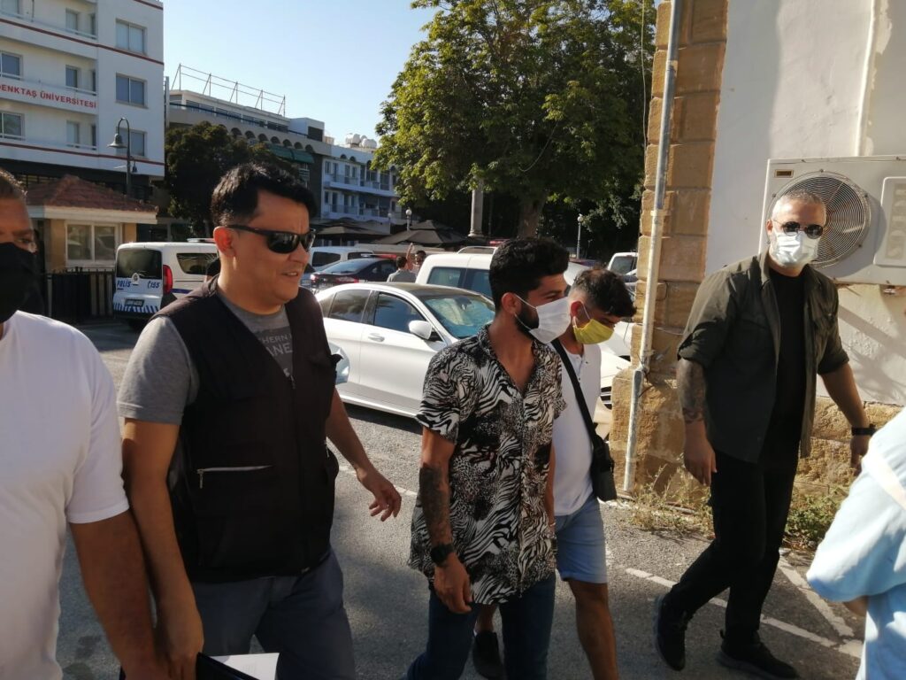 Sözlü tartışma sokakta kavgaya dönüştü!