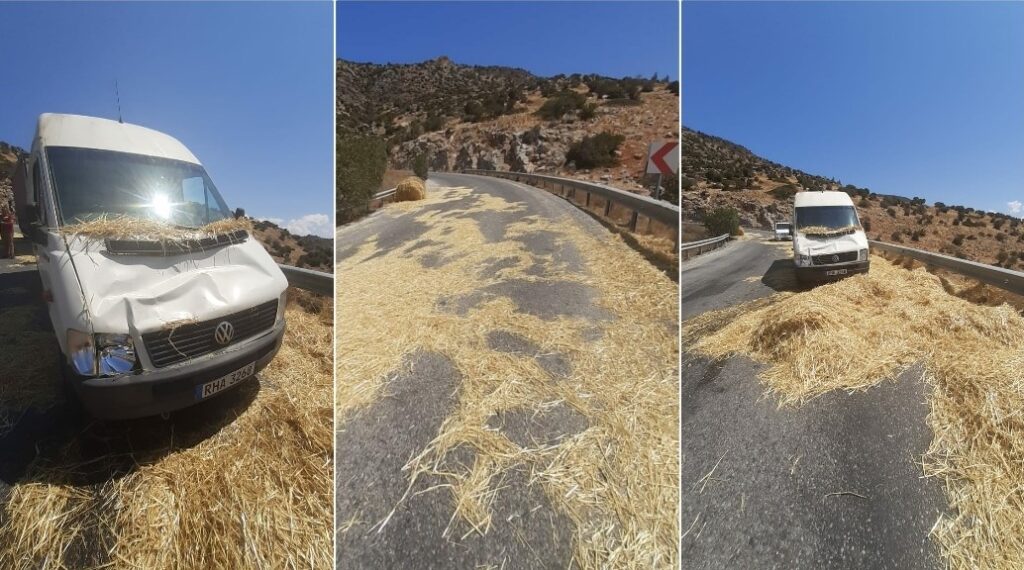 Yola düşen balyalar kazaya neden oldu