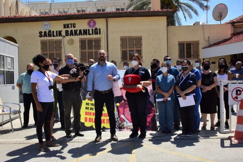 KTAMS, Sağlık Bakanlığı önünde eylem yaptı
