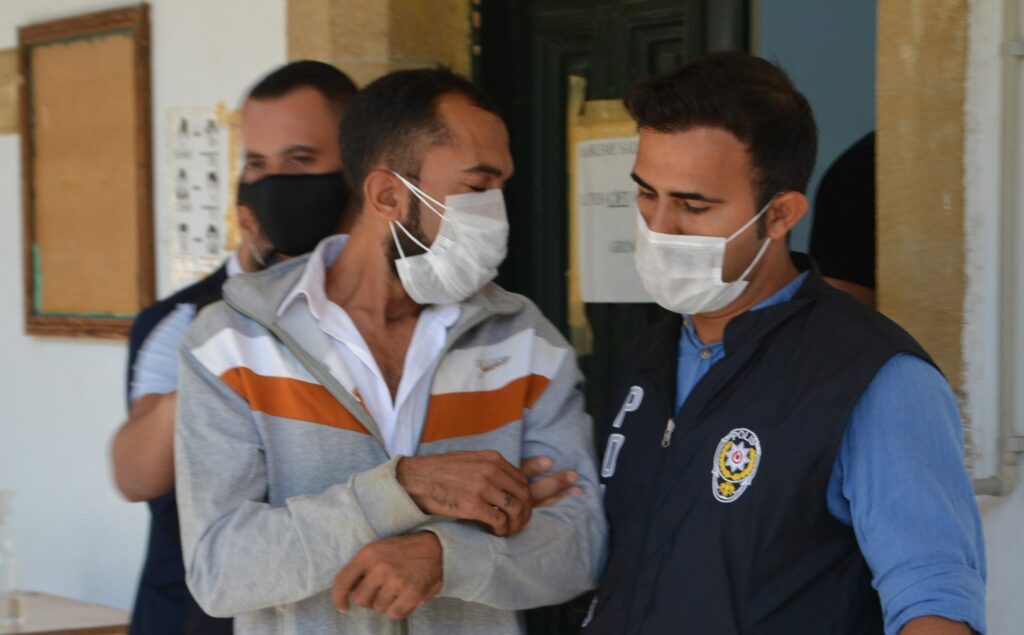 Çaldığı eşyaları internette satışa sundu!