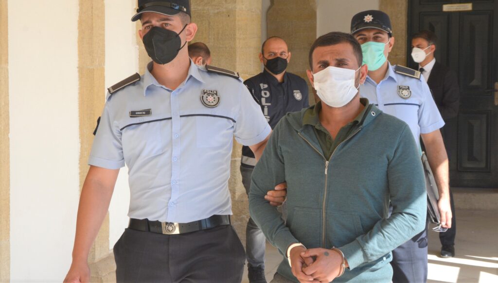 “Bana yüz bin sterlin verecen, vermezsen…”!