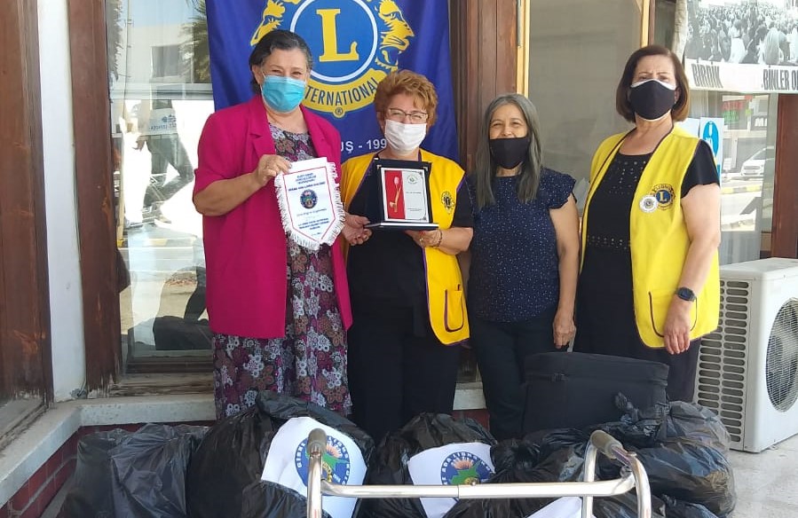 Girne Ada Lions’tan KHYD’ye kıyafet bağışı
