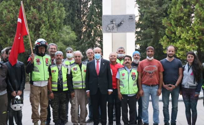 Tatar, İzmir’deki Kadifekale Hava Şehitliği’ni ziyaret etti