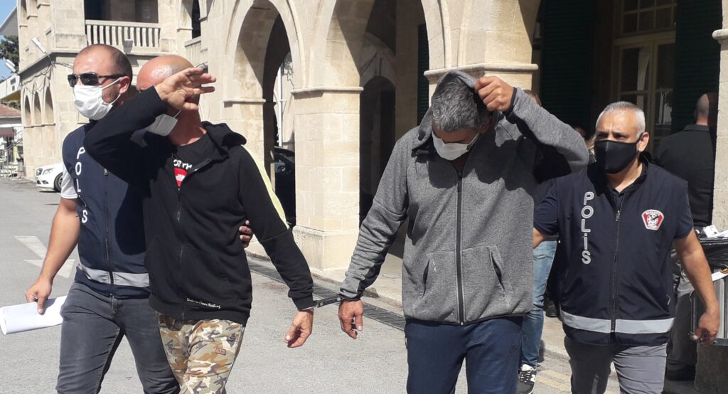 ‘Skunk’ cinsi 25 kök hintkeneviri ele geçirildi