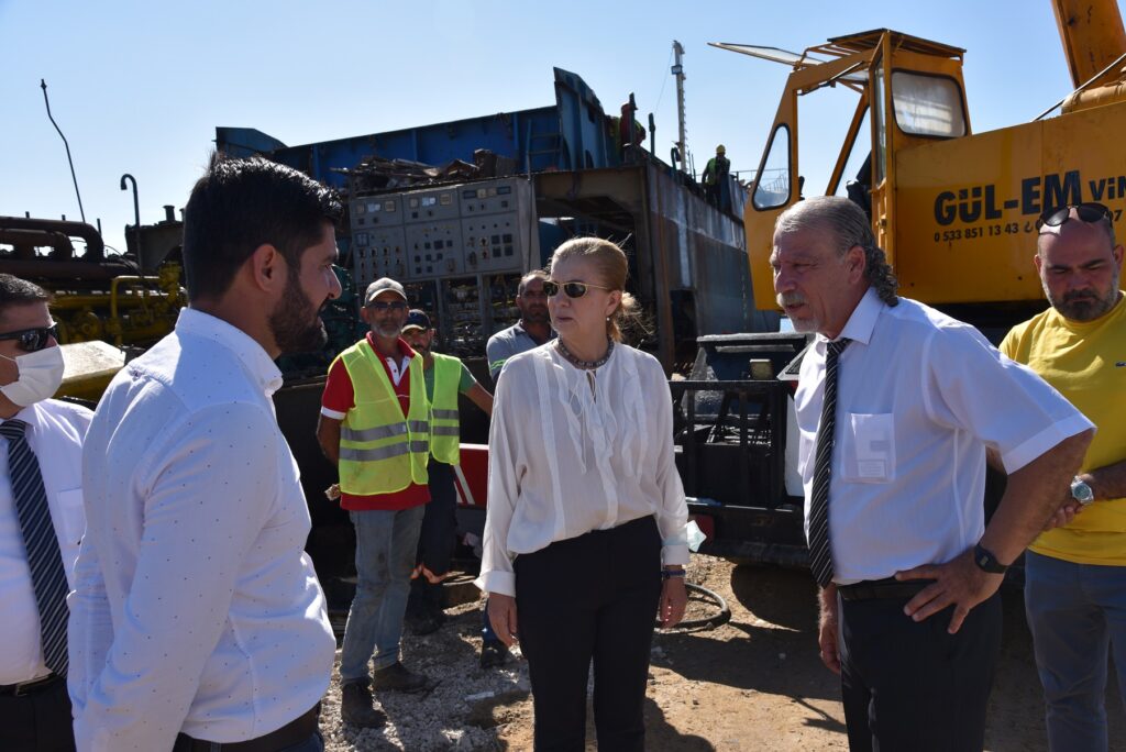 Mağusa’daki geminin oluşturduğu çevre kirliliği ortadan kaldırılıyor