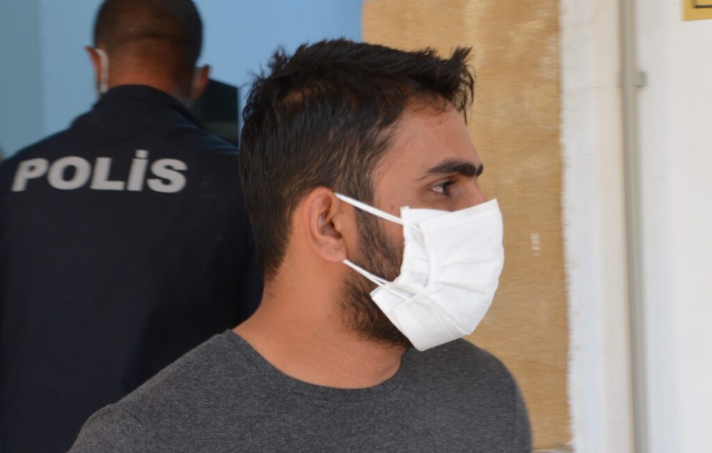 Evinde yapılan aramada sahte dolarlar bulundu