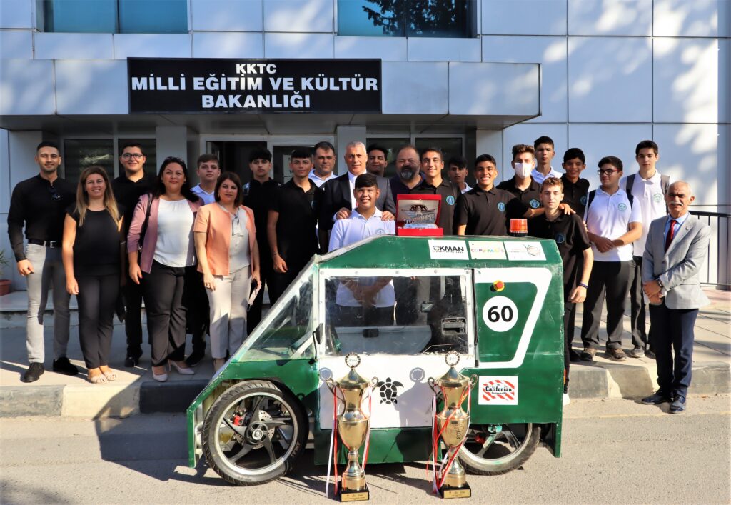 Amcaoğlu, Türkiye’de başarı gösteren Teknofest ekibini kabul etti