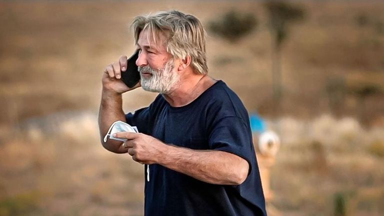 ABD’li aktör Baldwin film setinde kullandığı silahı ateşledi: 1 ölü, 1 yaralı