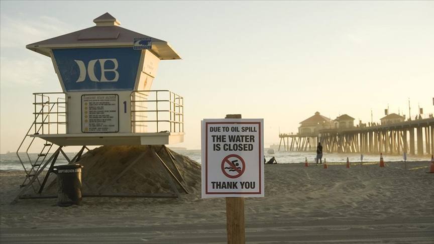 California’da çevre felaketi! Sahil petrolle kaplandı