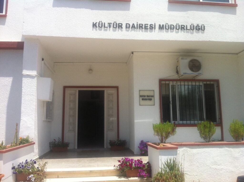 Derneklere yardım tüzüğü geçti