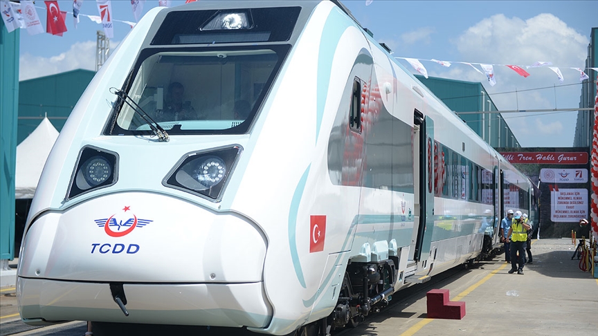 Türkiye’nin ‘Milli Elektrikli Treni’ gelecek yıl raylarda olacak