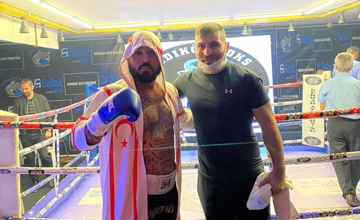 ‘Demir Yumruk’ Metin Turunç, rakibine havlu attırdı