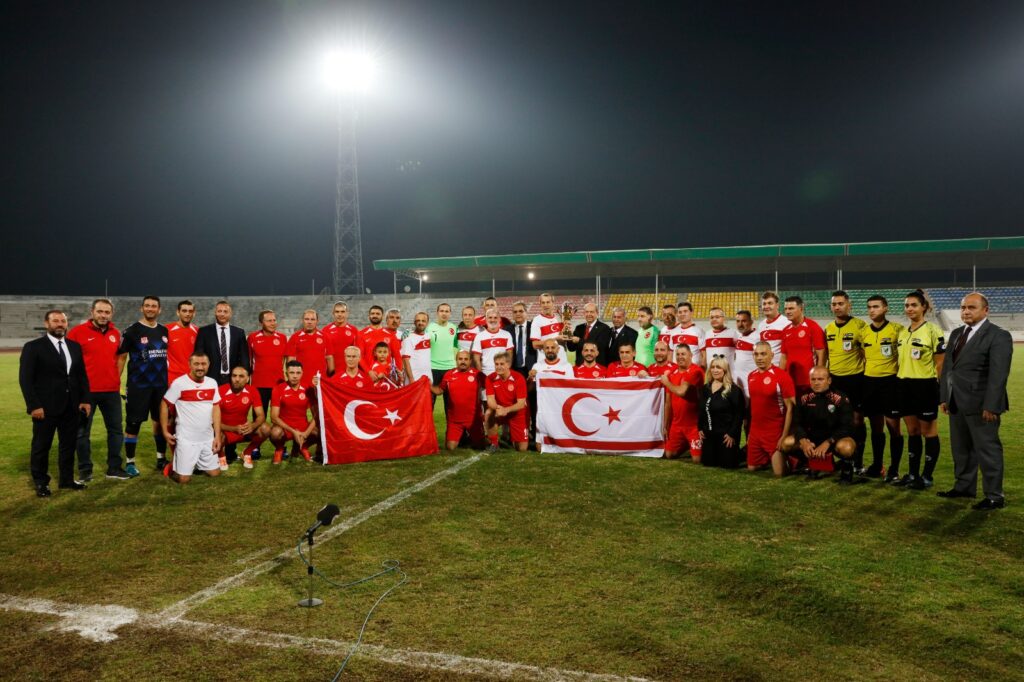 Cumhuriyet Meclisi ile TBMM milletvekilleri sahada buluştu