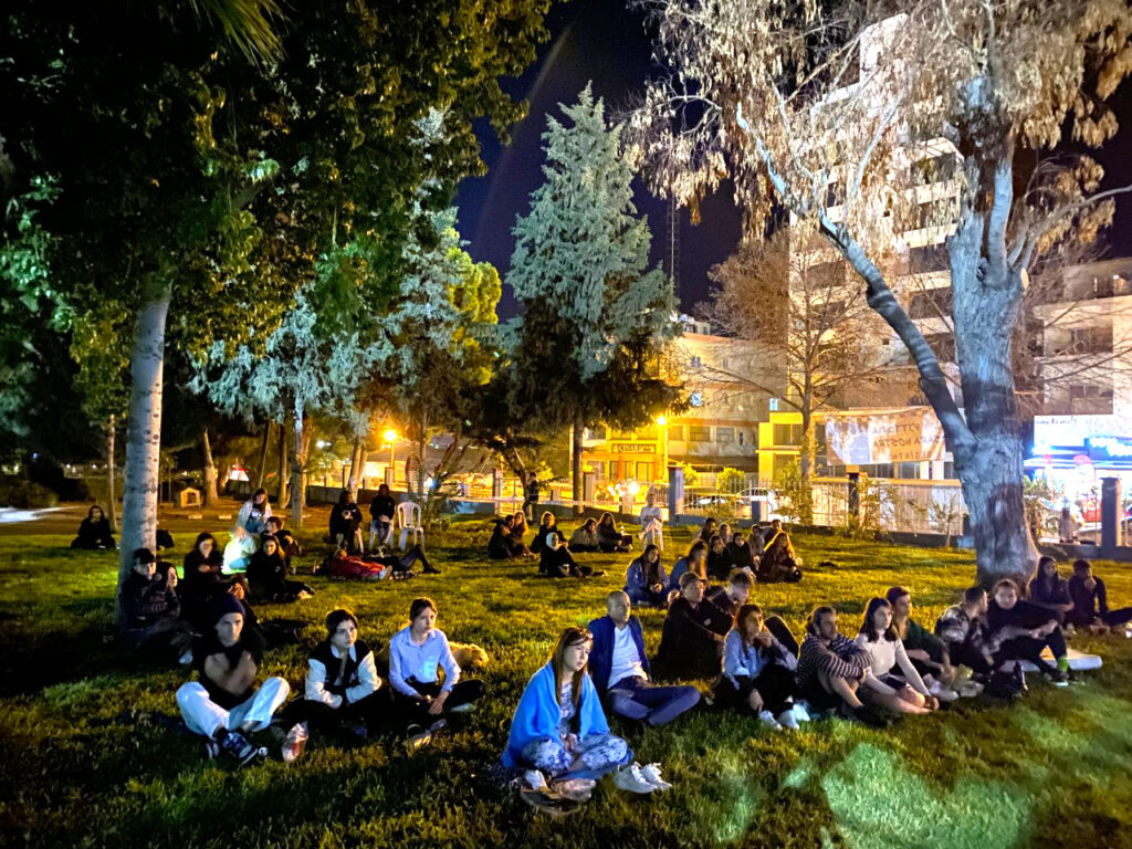 DAÜ’de Açık Hava Film Gösterimi düzenlendi