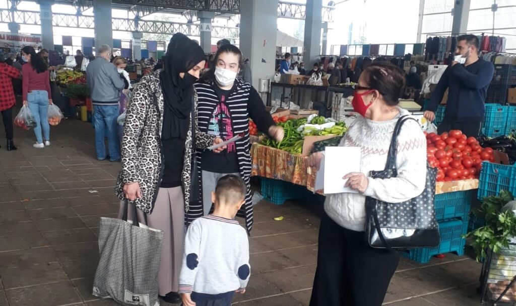 DP Merkez Kadın Örgütü ‘Kadına Şiddete Karşı’ broşür dağıttı