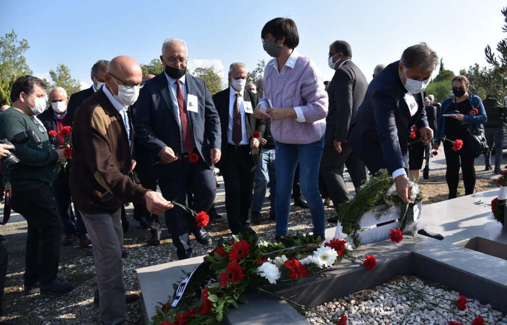 Özker Özgür, kabri başında anıldı