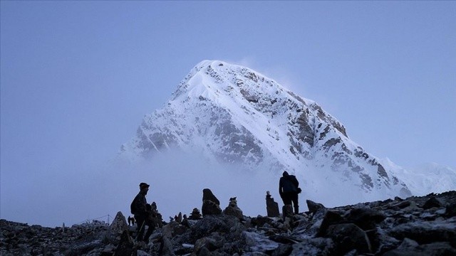 Everest’e tırmanan 3 Fransız dağcının kaybolduğu bölgede 3 ceset bulundu