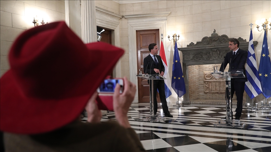 Hollandalı gazeteciden Miçotakis’e: “Neden yalan söylüyorsunuz?”