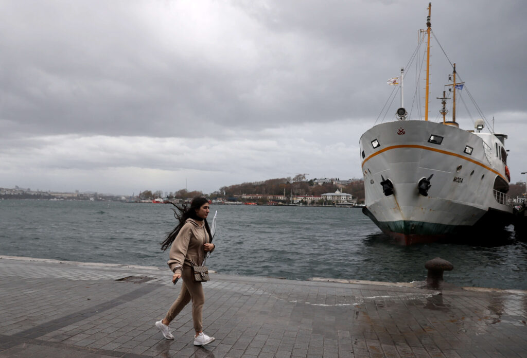 İstanbul’da fırtına etkili olmaya devam ediyor