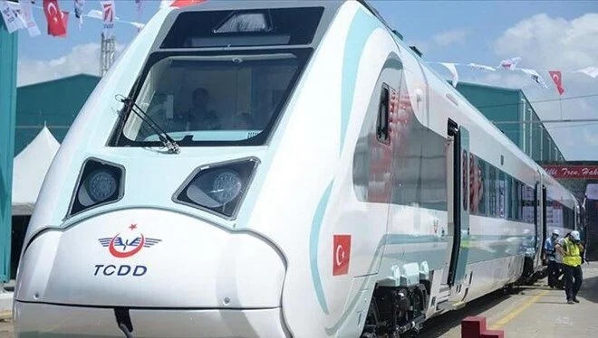 Karaismailoğlu: “İlk milli ve elektrikli tren kısa süre sonra raylarda”