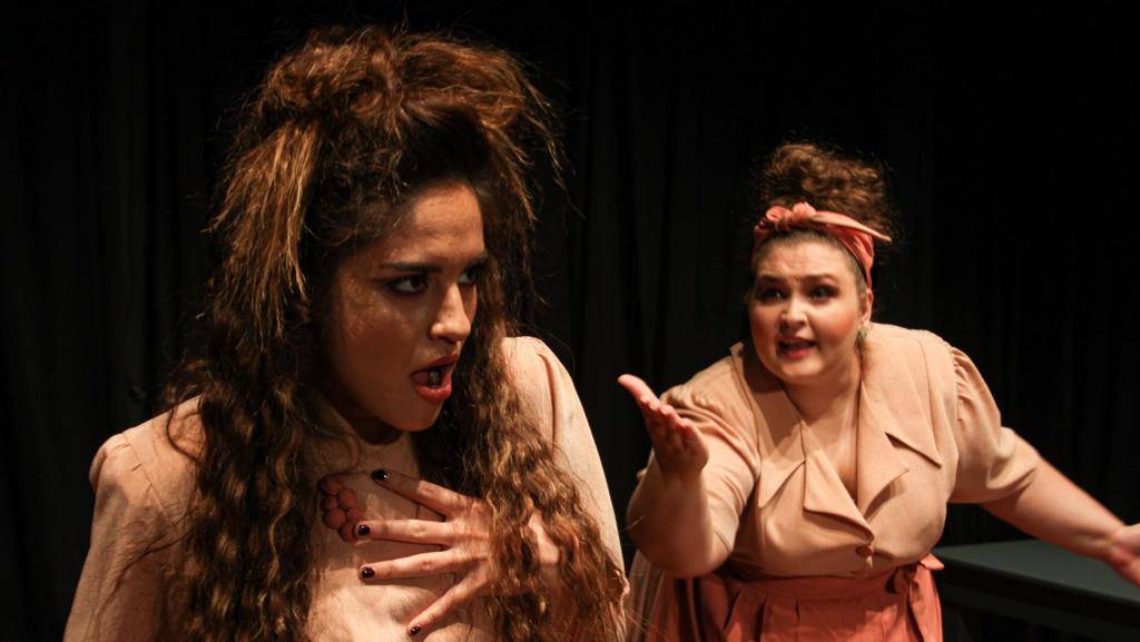 Gocasını Bişiren Gadın ada turnesine çıktı