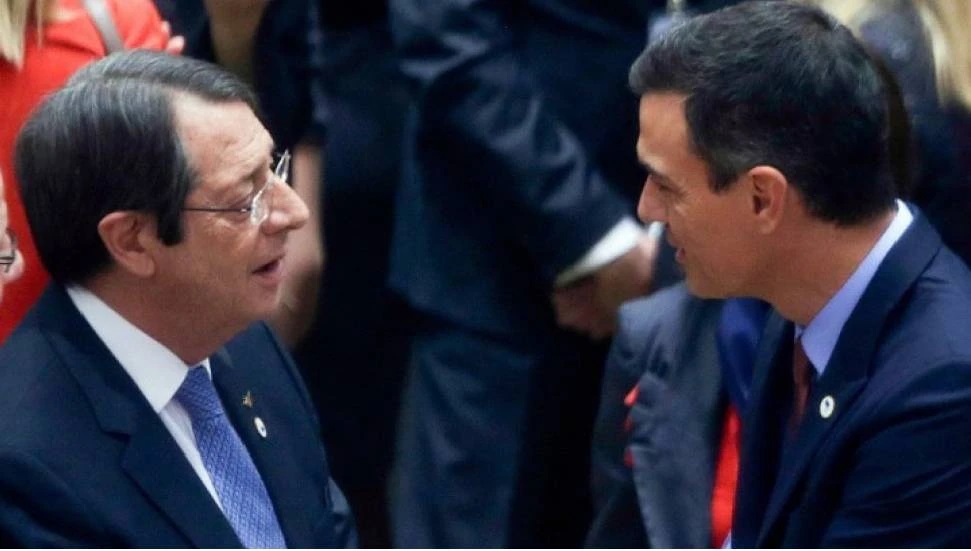 Anastasiadis Madrid’de İspanya Başbakanı Sanchez’le bir araya geldi