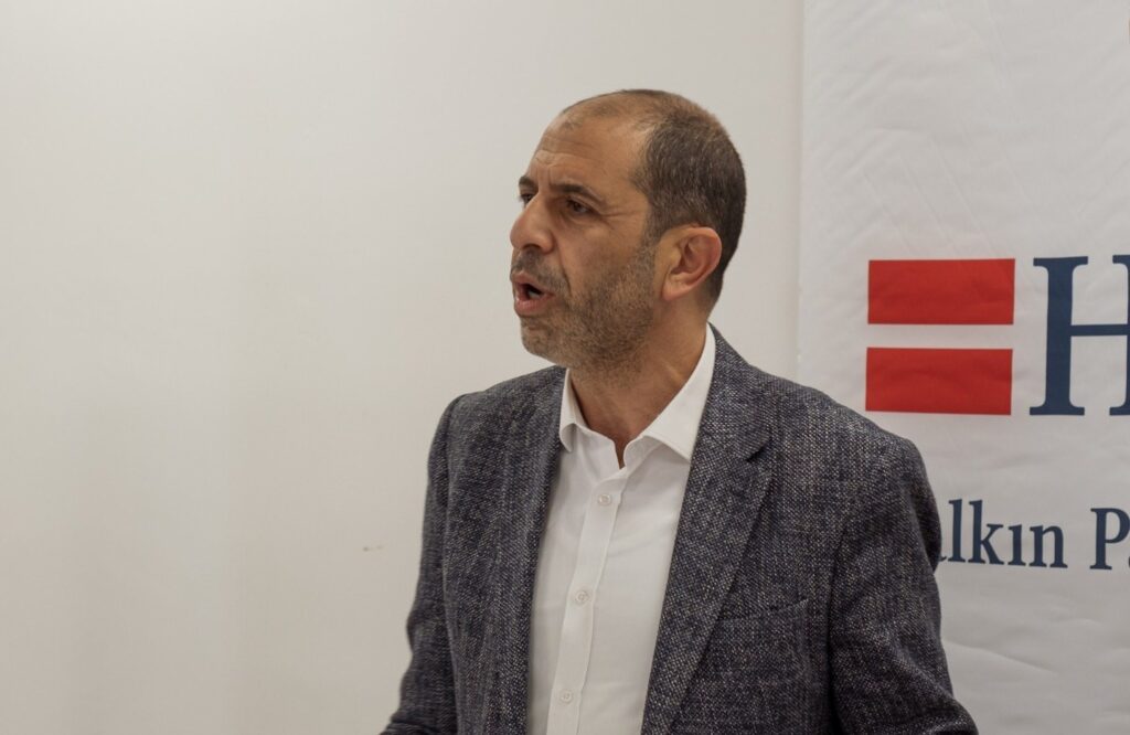 Özersay: “Adalet Bakanlığı yargıya siyasi müdahalenin önünü açabilir”