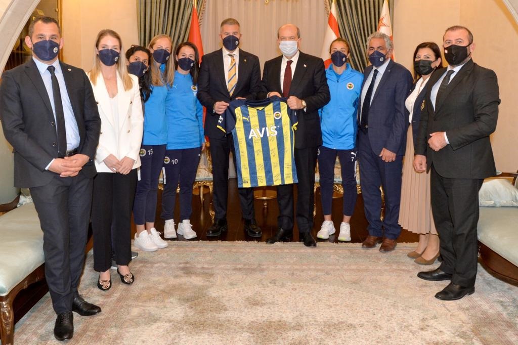 Tatar, Fenerbahçe Kadın Futbol Takımı’nı kabul etti