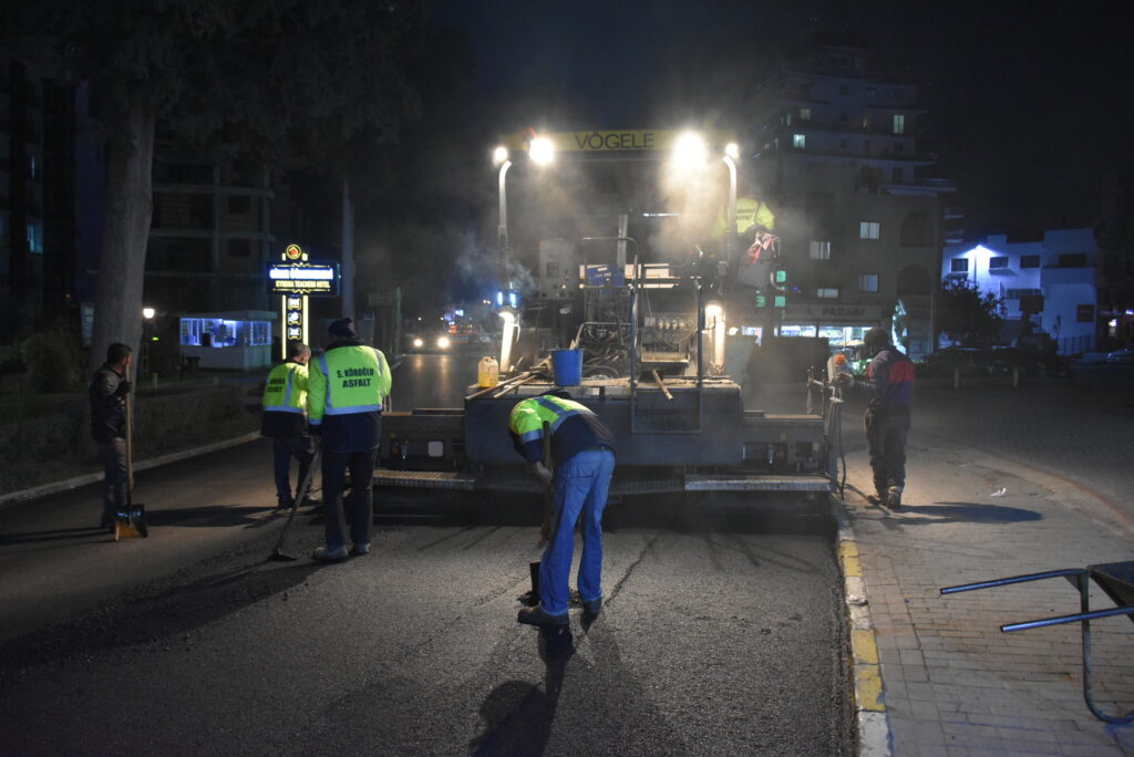 Girne’de asfaltlama çalışmaları devam ediyor