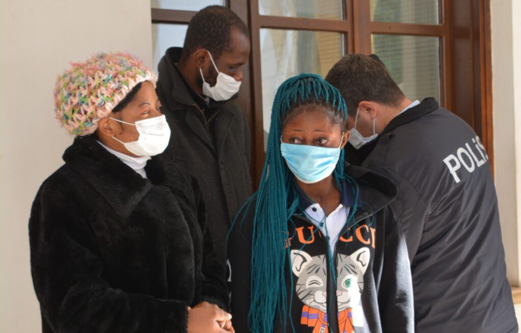 Güney Kıbrıs’a geçmeye çalışırken yakalandılar