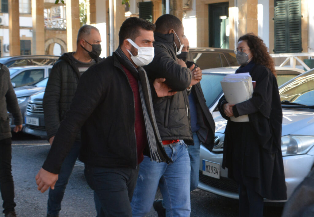 Evde uyuşturucu ile yakalandı!