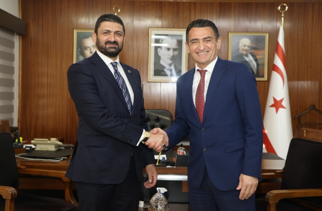 Oğuz, görevi Atun’a devretti