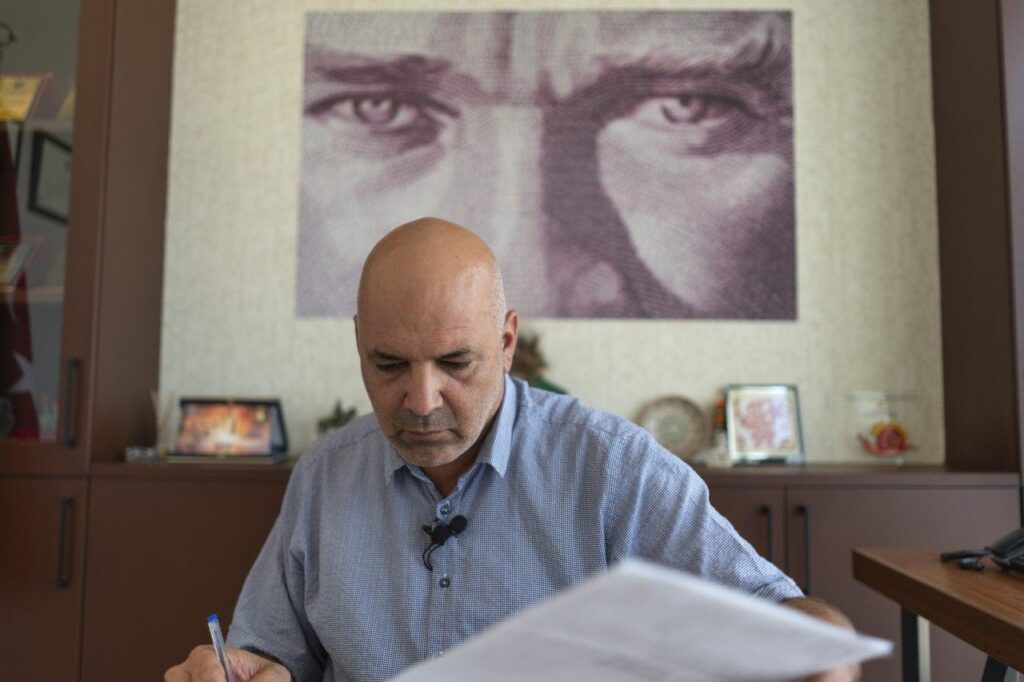 Sarıçizmeli: “Belediyeden özür dileyin”