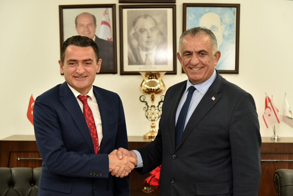 Nazım Çavuşoğlu, görevi Dursun Oğuz’a devretti