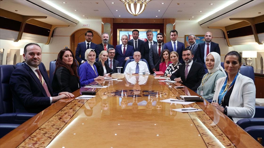 Erdoğan, BAE dönüşünde gündeme ilişkin değerlendirmelerde bulundu