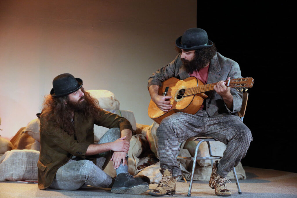 “Godot’yu Beklerken” Çatalköy’de sahnelendi