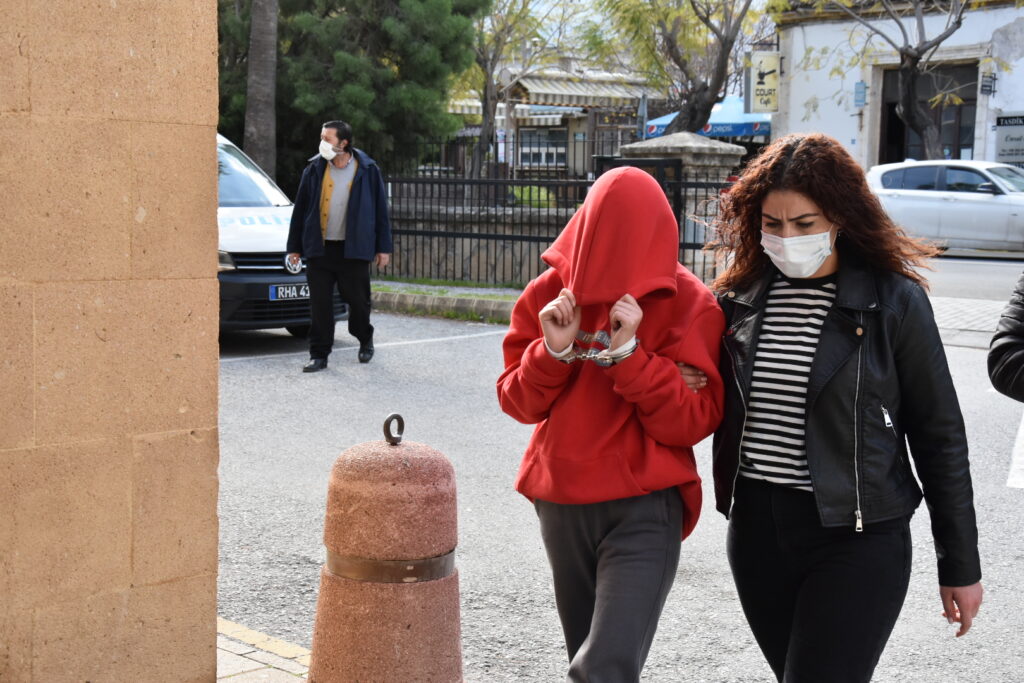 Misafir olarak gittiği otel odasından kıymetli eşyaları çaldı iddiası!