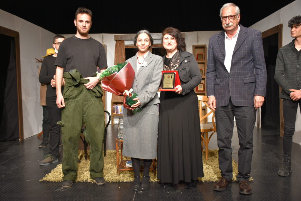 “Ödül” oyunu Girne’de seyirciyle buluştu