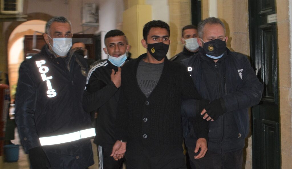 Polisi yaralayan cani hırsızlara toplam 22 yıl hapis cezası