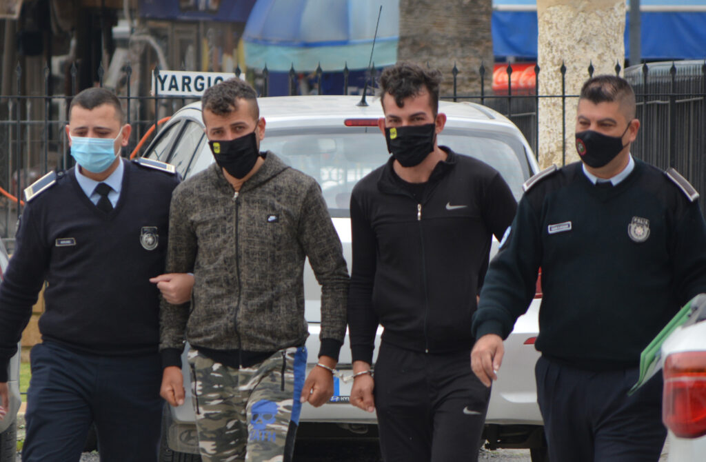 İnşaattan demir çaldılar
