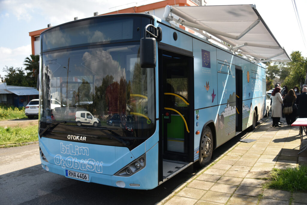 “Bilim Otobüsü eğitimde fırsat eşitliği sağlanabilmesi amacıyla laboratuvar olmayan okulları gezecek”