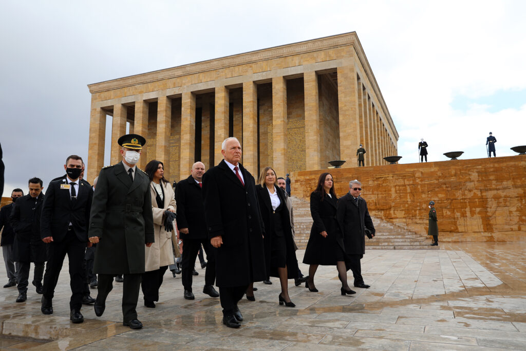 “Kıbrıs meselesi milletimizin milli davasıdır”