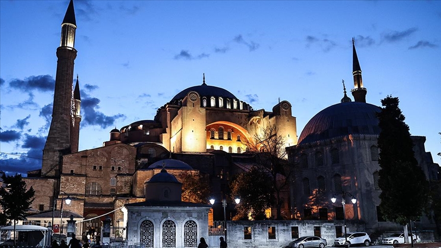 Ayasofya-i Kebir Camii’nde 88 yıl sonra ilk teravih namazı kılınacak