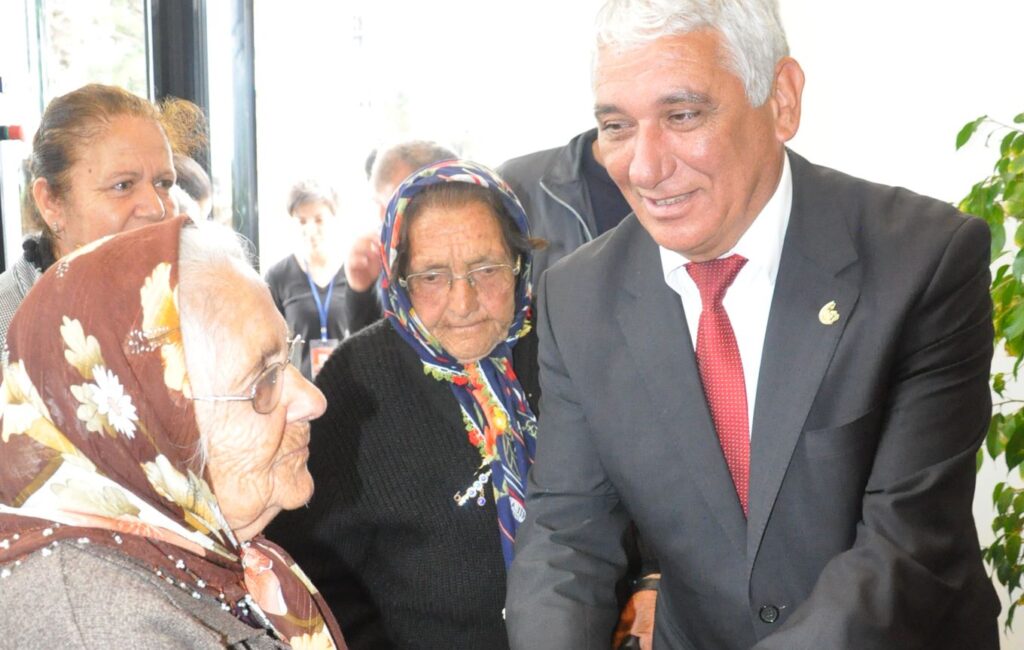 “Yaşlılarımız, tecrübeleri ile geleceğimize ışık tutan yol gösterenlerimizdir”