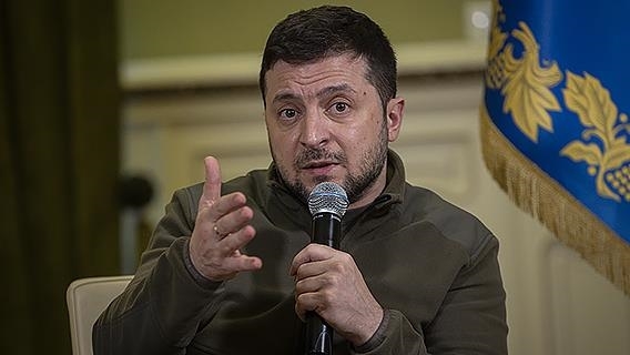 Zelenskiy: “Bankalarınız bu savaşı başlatanların parasını tutuyor”