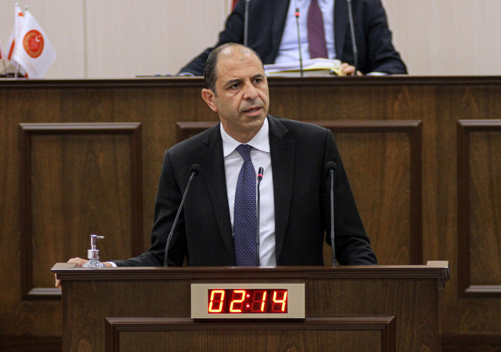 Özersay: “Başbakan’ın sözleri havada mı kaldı?”