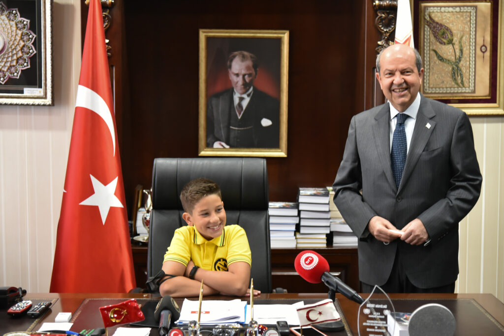 “Herşey sizlerin geleceği için, burada sizin için çalışıyoruz”