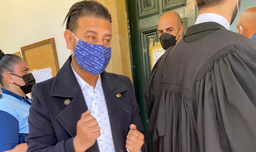 Sahte BAE pasaportuyla Güney’e geçmeye çalıştı